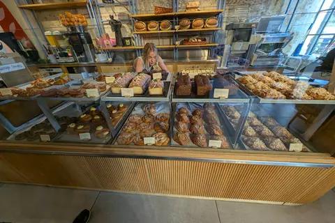 La Creme Artisan Patisserie photo 3
